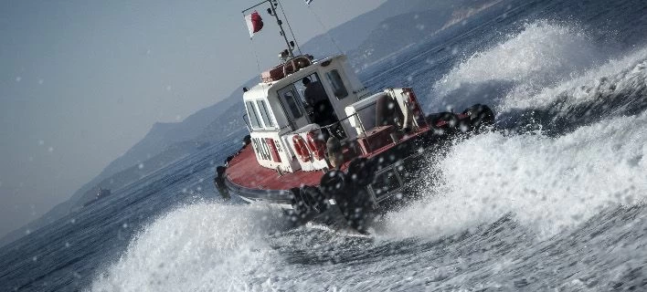 Σορός άντρα στη θάλασσα στο λιμάνι του Πειραιά